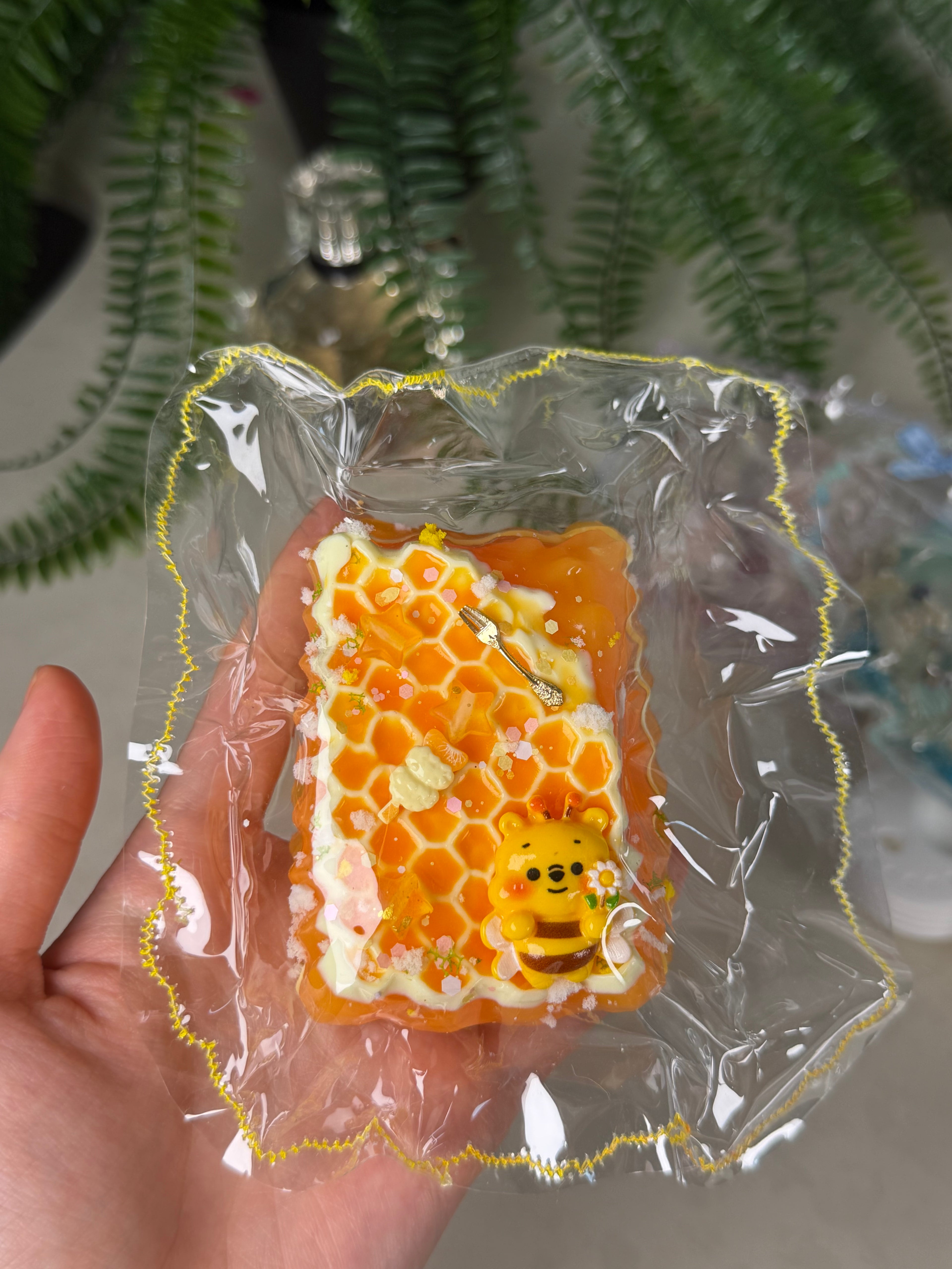 Flower Bushing Studio Honeycomb taba squishy